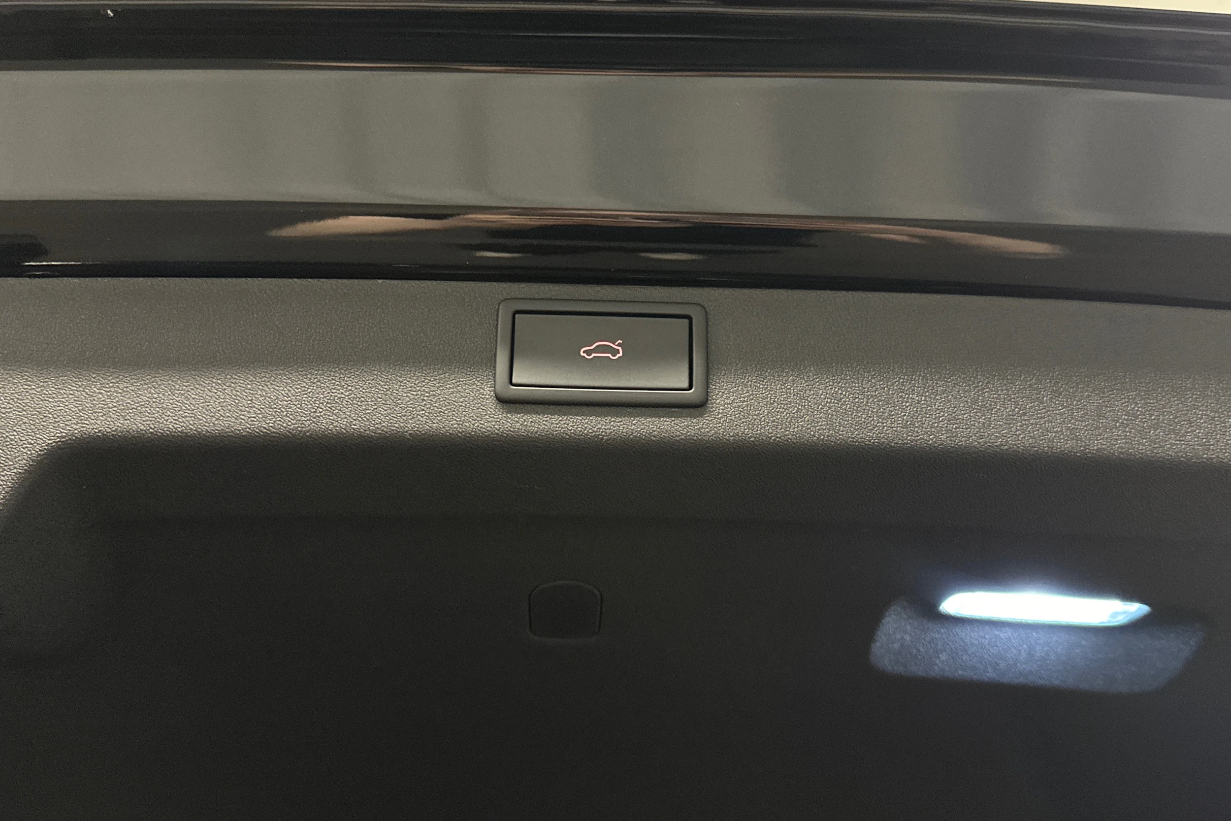 musta Skoda Enyaq 2023 kuva 42.
