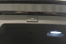 musta Skoda Enyaq 2023 kuva 42.