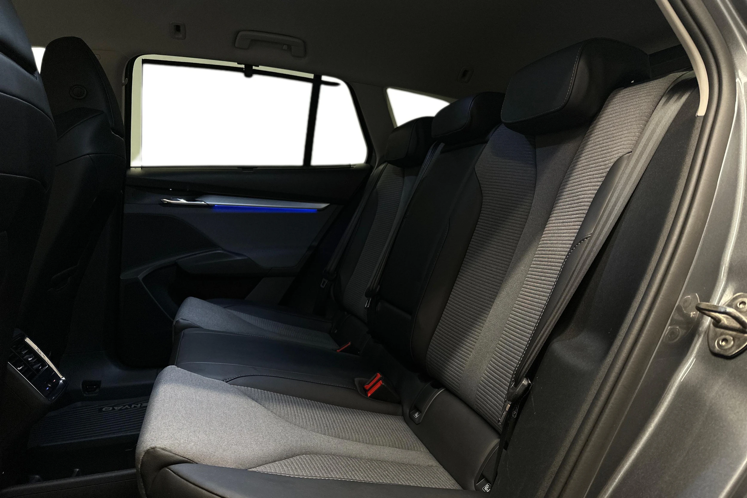harmaa Skoda Enyaq 2023 kuva 11.