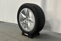 harmaa Skoda Enyaq 2023 kuva 13.