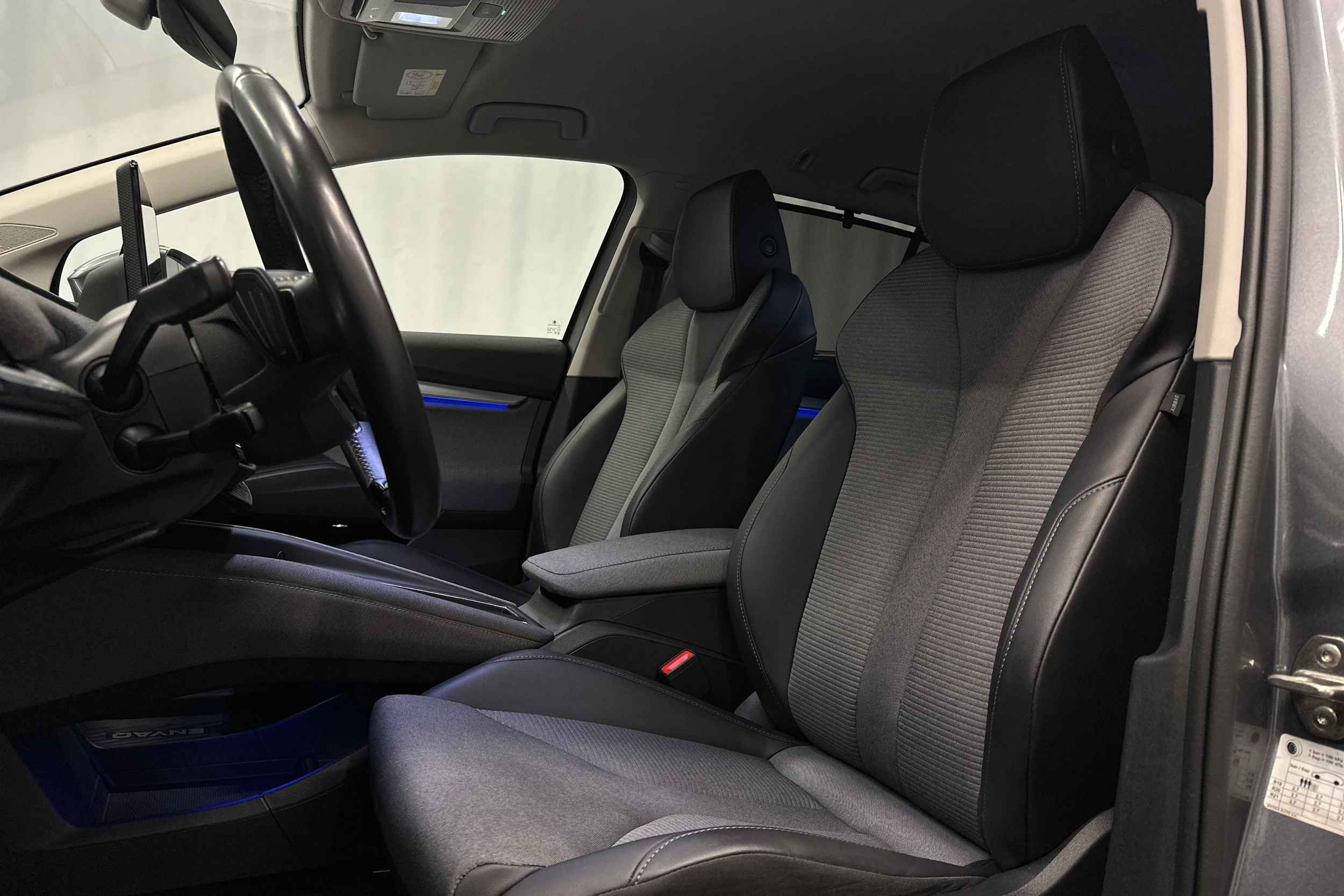 harmaa Skoda Enyaq 2023 kuva 17.