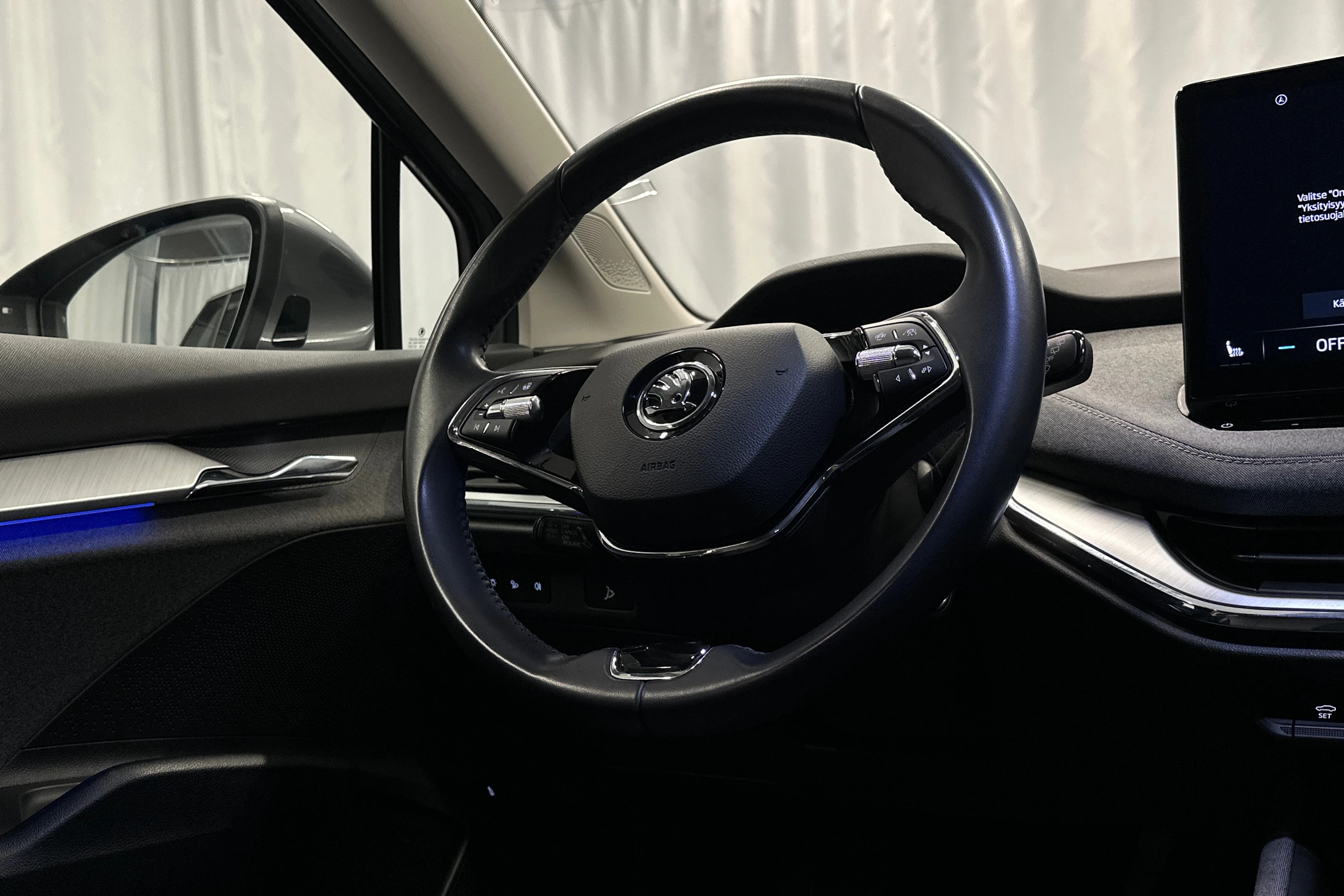 harmaa Skoda Enyaq 2023 kuva 19.