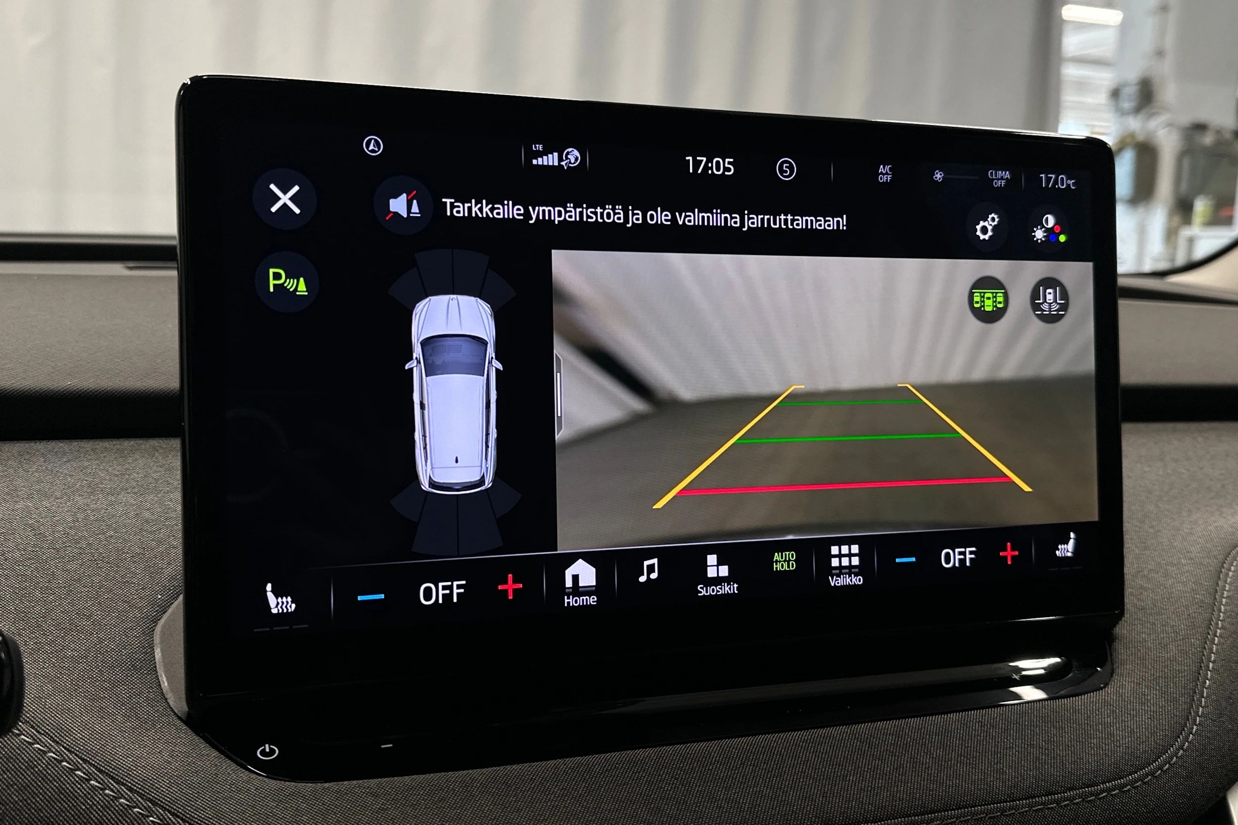 harmaa Skoda Enyaq 2023 kuva 31.