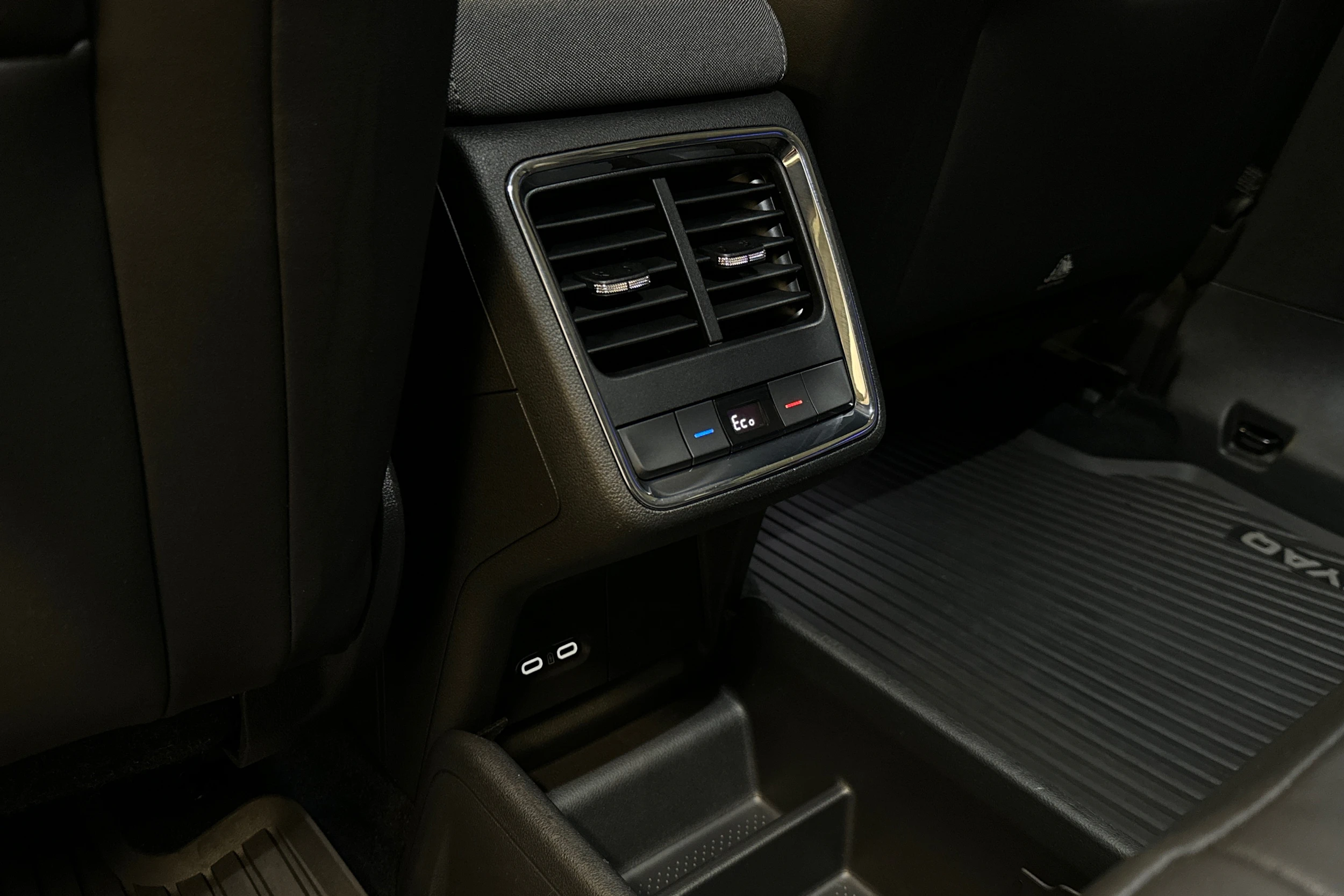 harmaa Skoda Enyaq 2023 kuva 34.