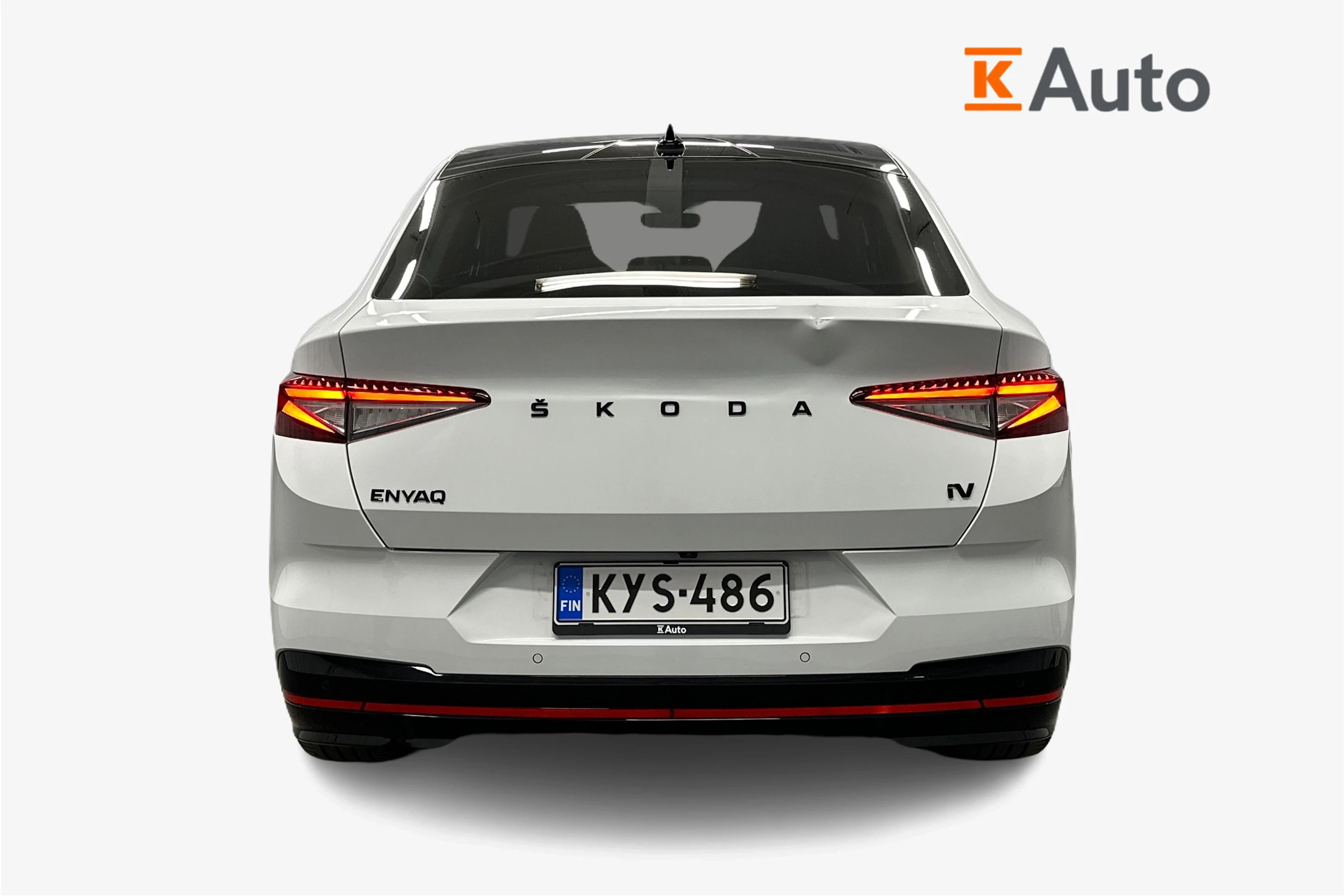 valkoinen Skoda Enyaq 2023 kuva 3.