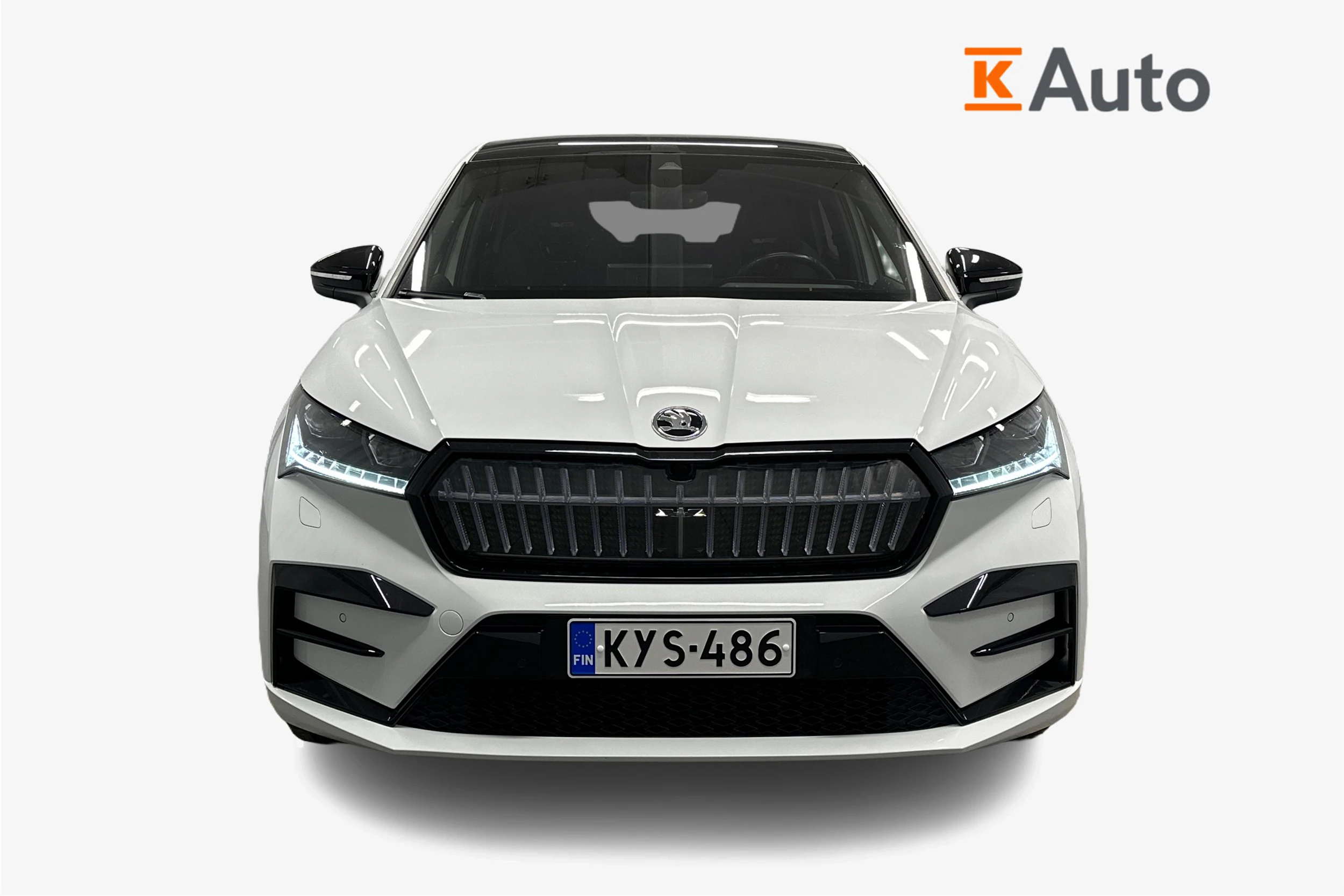 valkoinen Skoda Enyaq 2023 kuva 4.