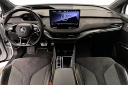 valkoinen Skoda Enyaq 2023 kuva 7.