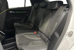 valkoinen Skoda Enyaq 2023 kuva 8.