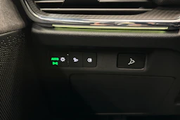 valkoinen Skoda Enyaq 2023 kuva 15.