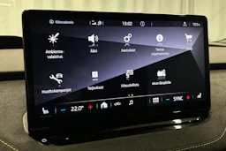 valkoinen Skoda Enyaq 2023 kuva 20.