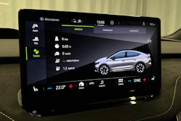 valkoinen Skoda Enyaq 2023 kuva 25.