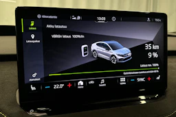 valkoinen Skoda Enyaq 2023 kuva 26.