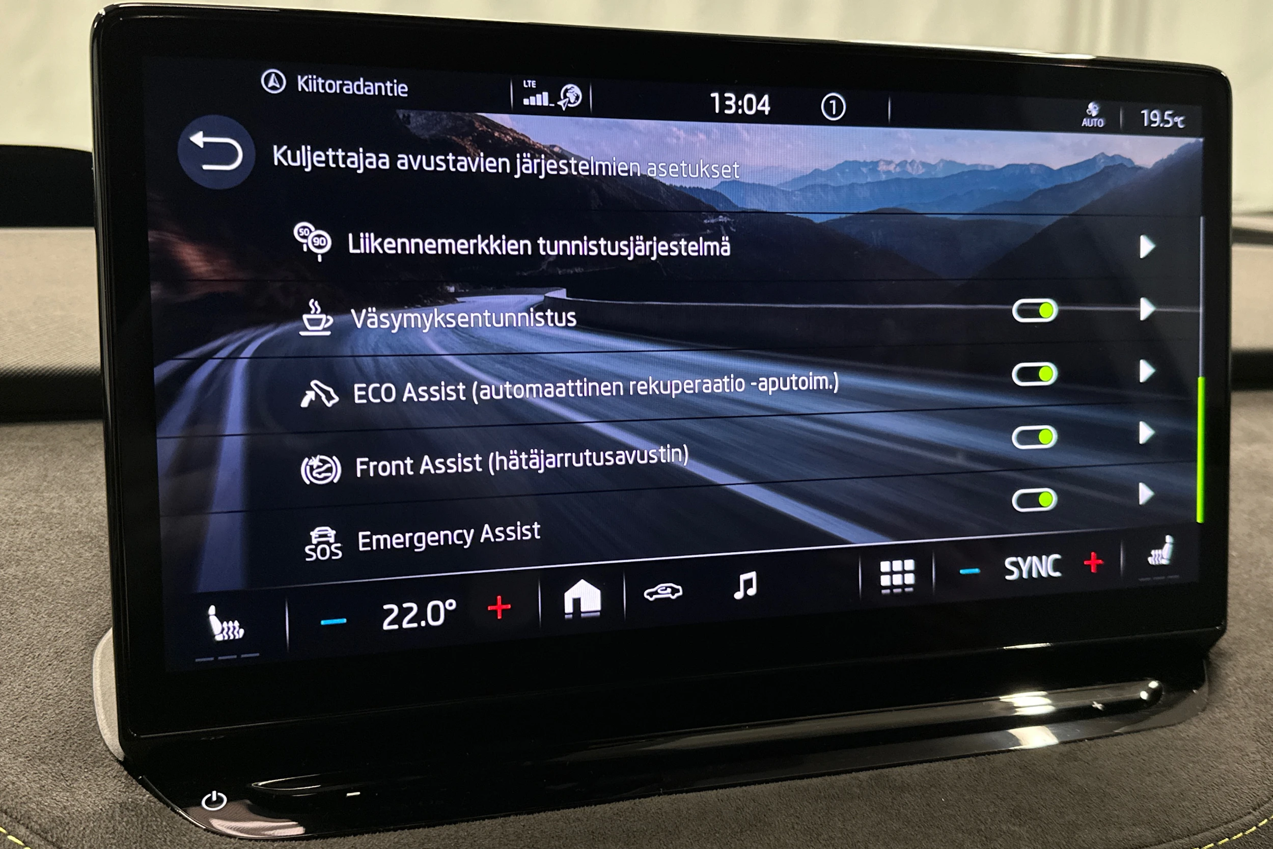 valkoinen Skoda Enyaq 2023 kuva 28.