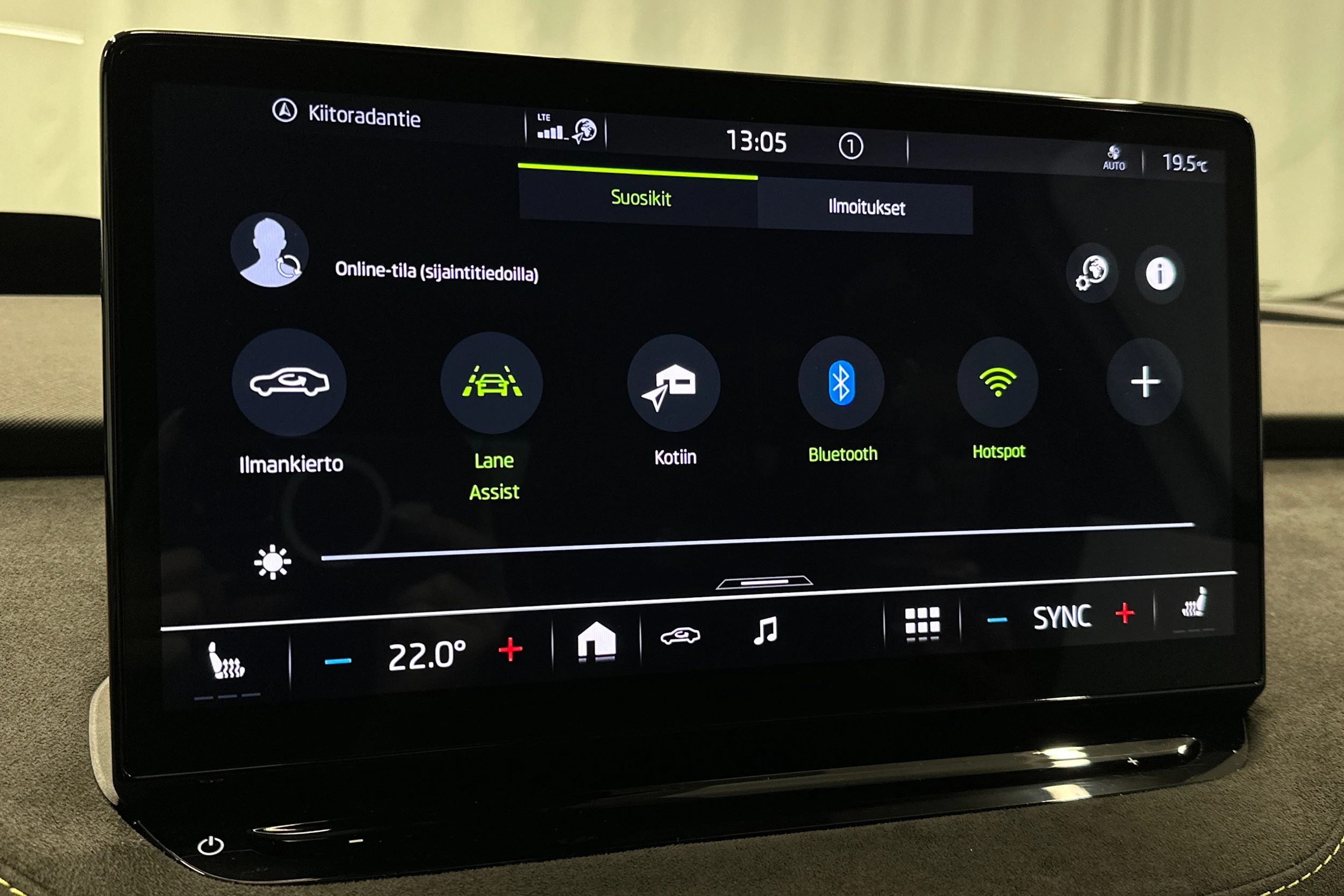 valkoinen Skoda Enyaq 2023 kuva 31.