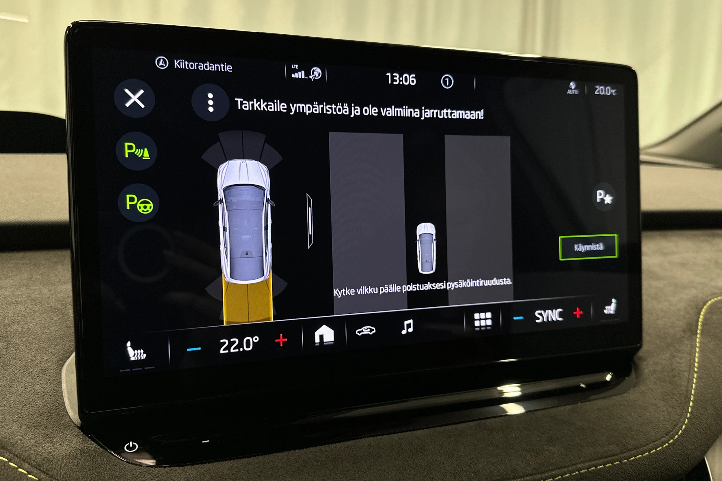 valkoinen Skoda Enyaq 2023 kuva 33.