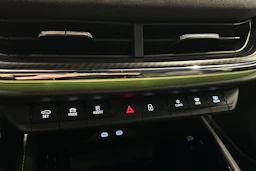 valkoinen Skoda Enyaq 2023 kuva 34.