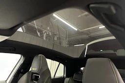 valkoinen Skoda Enyaq 2023 kuva 37.