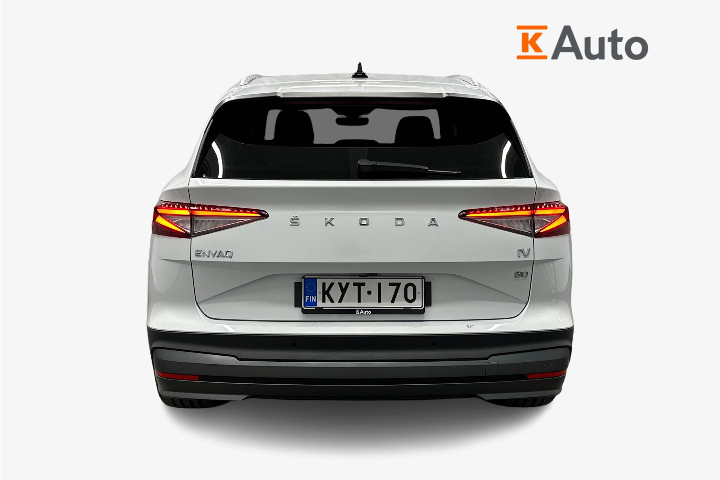 valkoinen Skoda Enyaq 2023 kuva 3.