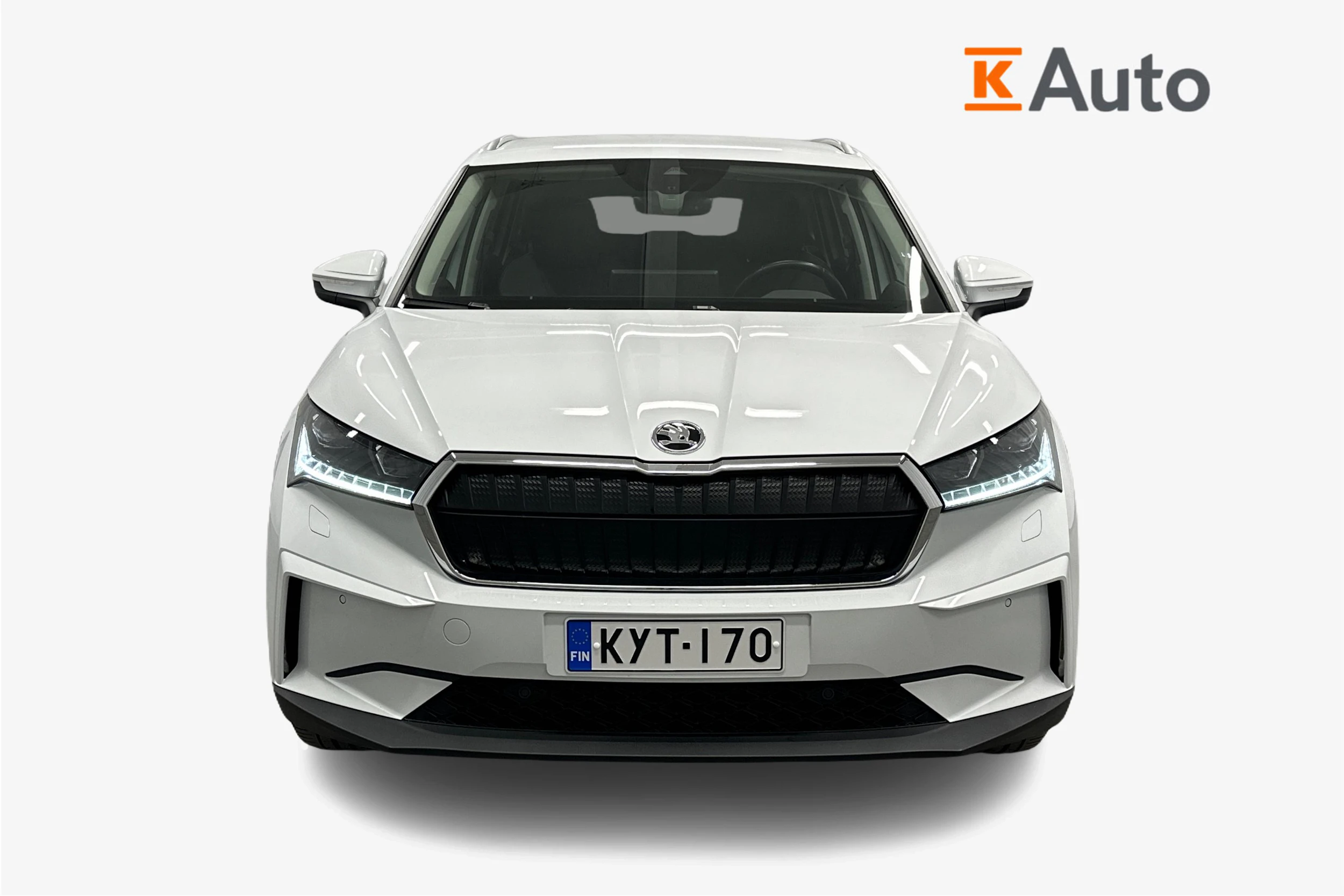 valkoinen Skoda Enyaq 2023 kuva 4.