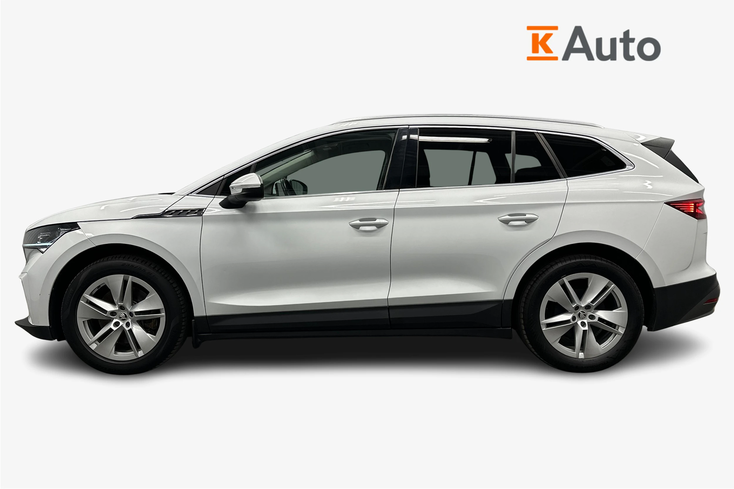valkoinen Skoda Enyaq 2023 kuva 5.