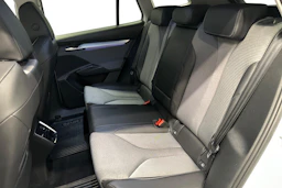 valkoinen Skoda Enyaq 2023 kuva 8.