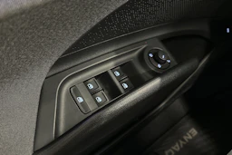 valkoinen Skoda Enyaq 2023 kuva 15.