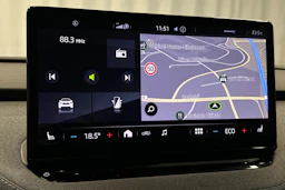 valkoinen Skoda Enyaq 2023 kuva 16.