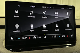 valkoinen Skoda Enyaq 2023 kuva 18.
