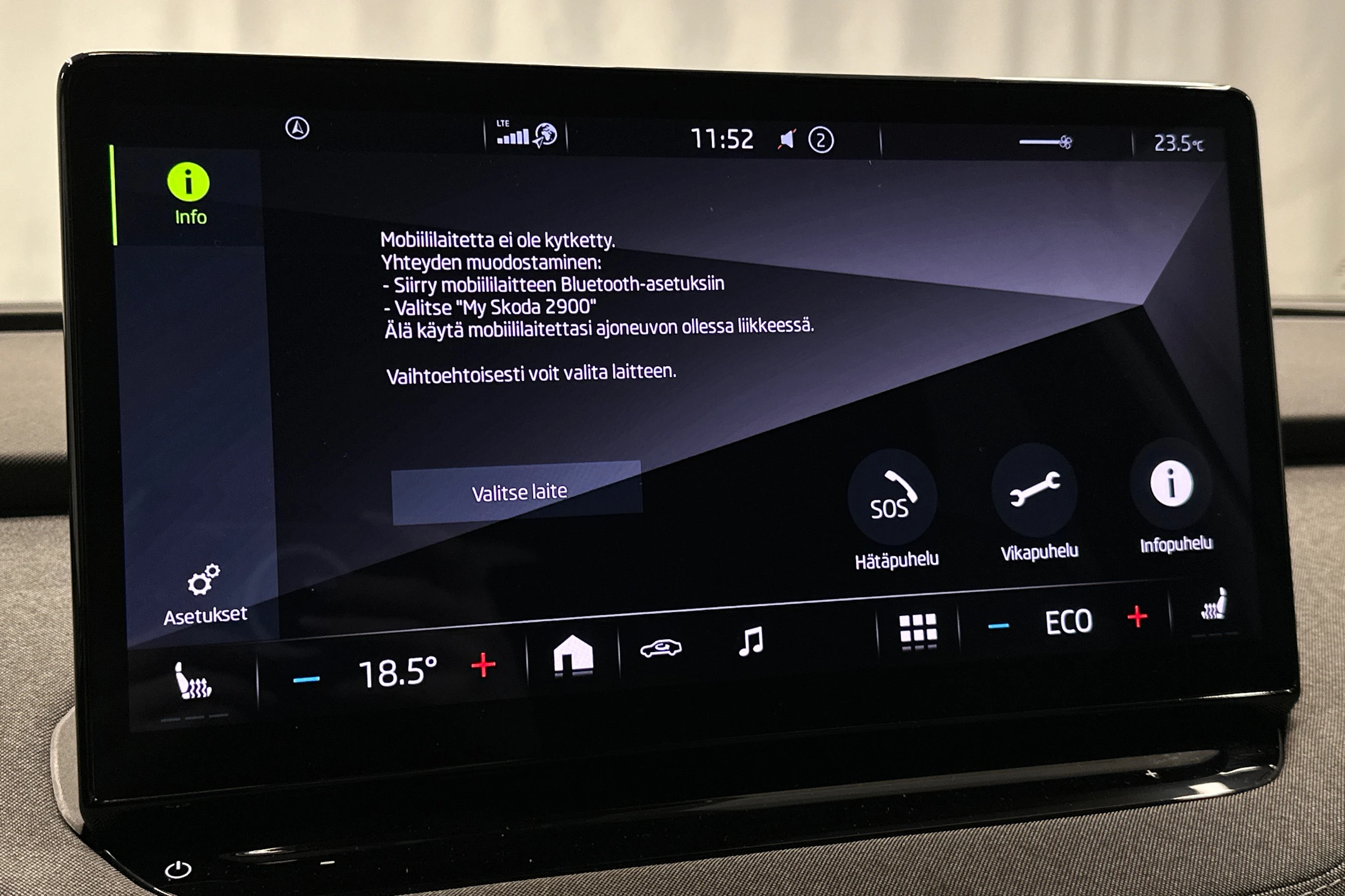 valkoinen Skoda Enyaq 2023 kuva 20.