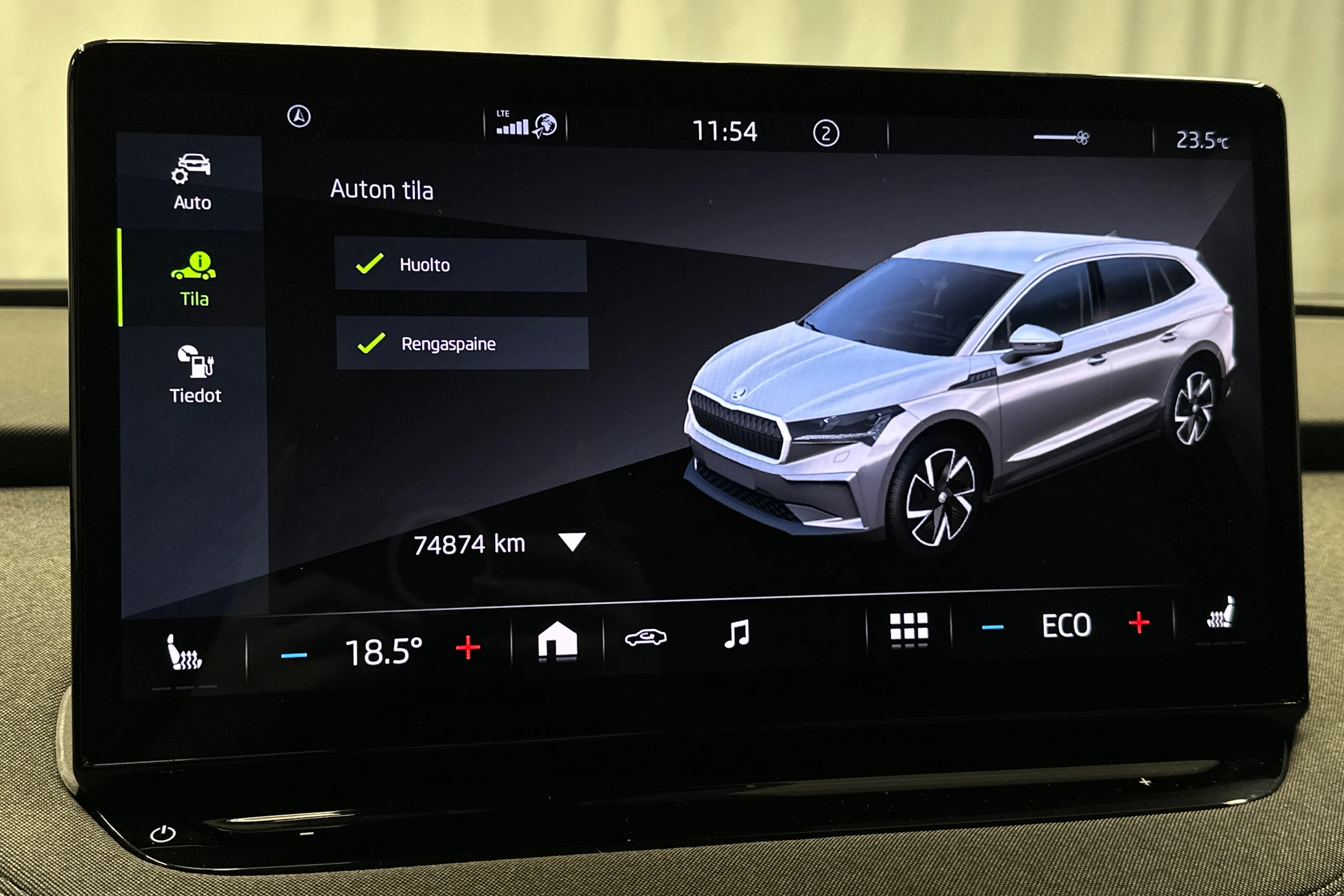 valkoinen Skoda Enyaq 2023 kuva 24.