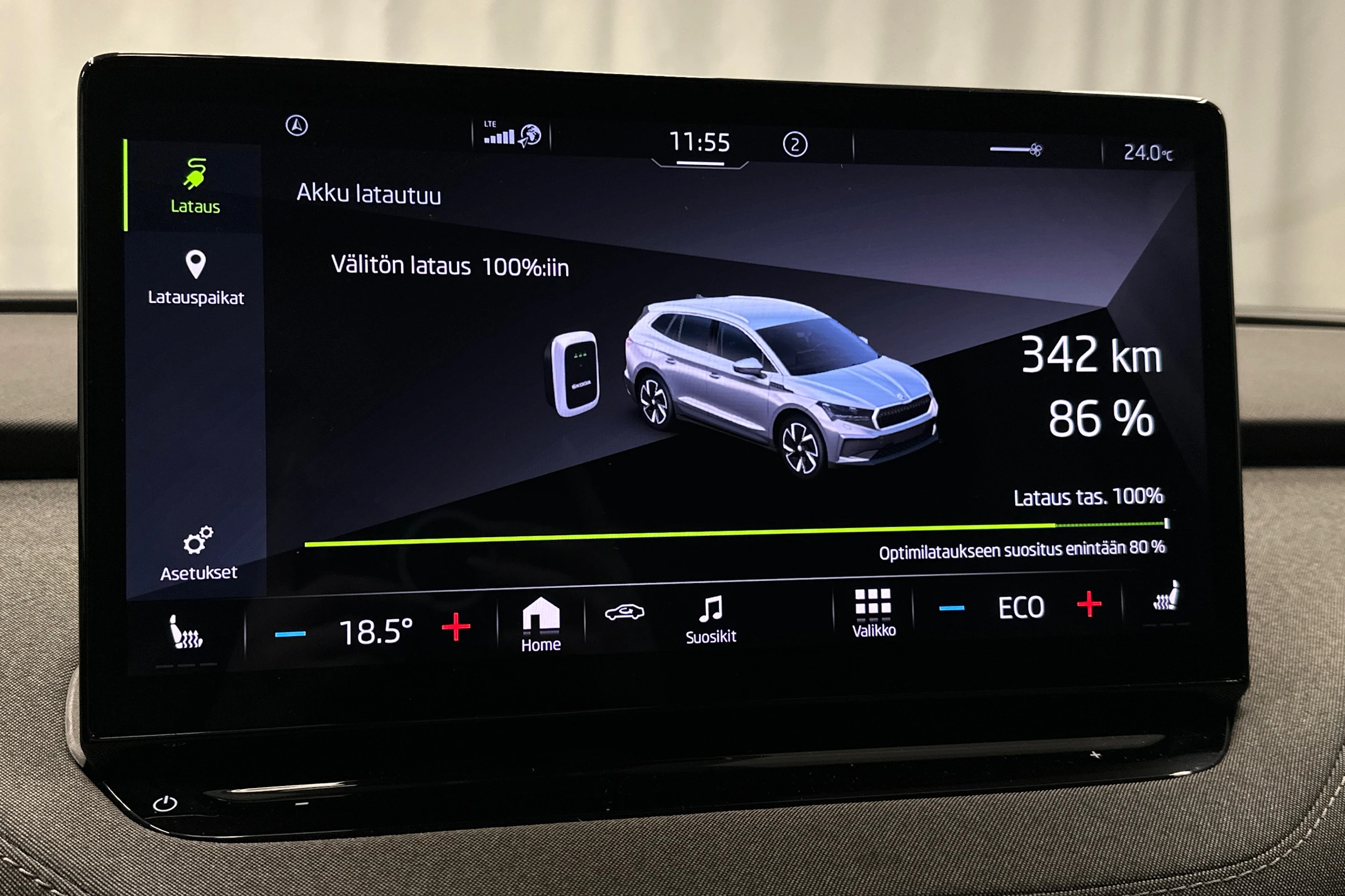 valkoinen Skoda Enyaq 2023 kuva 25.