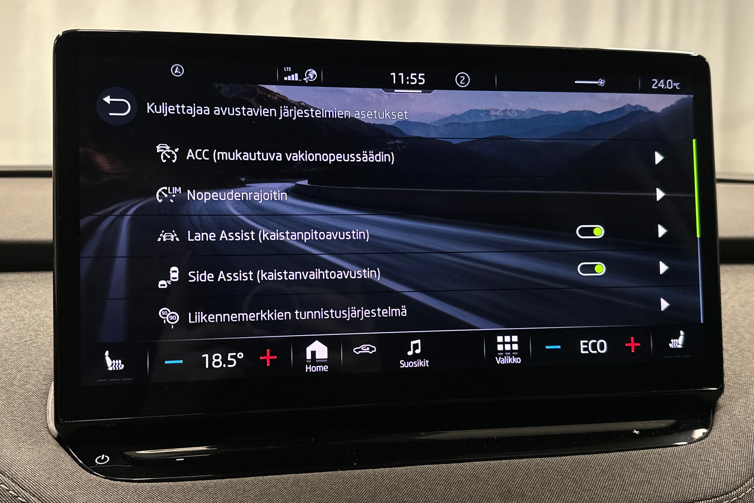 valkoinen Skoda Enyaq 2023 kuva 26.