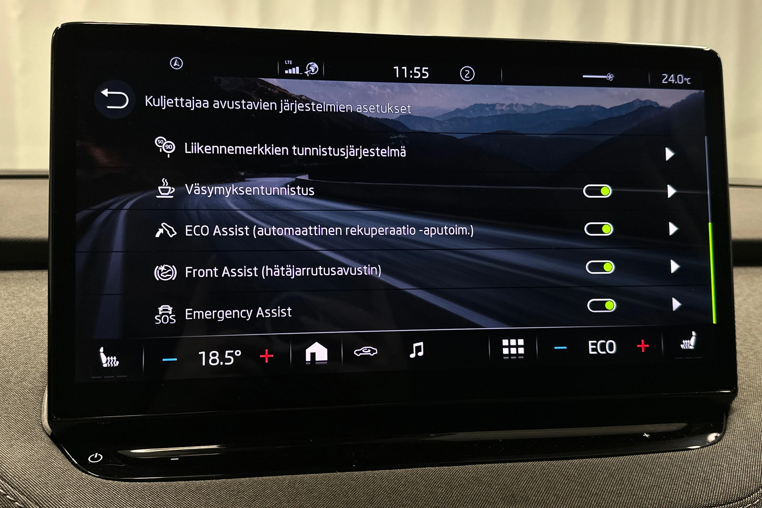 valkoinen Skoda Enyaq 2023 kuva 27.