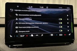 valkoinen Skoda Enyaq 2023 kuva 27.