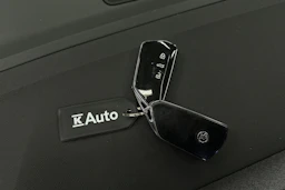 valkoinen Skoda Enyaq 2023 kuva 43.