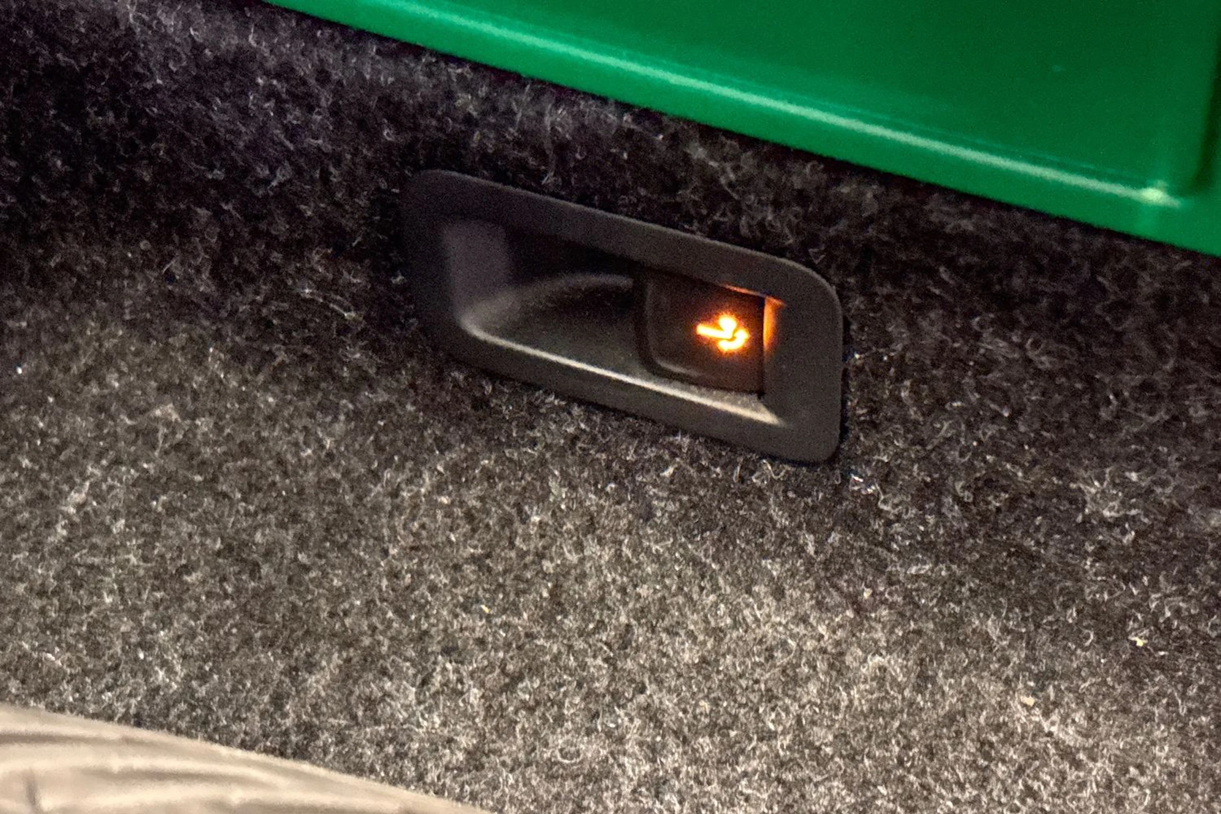 punainen Skoda Enyaq 2023 kuva 5.