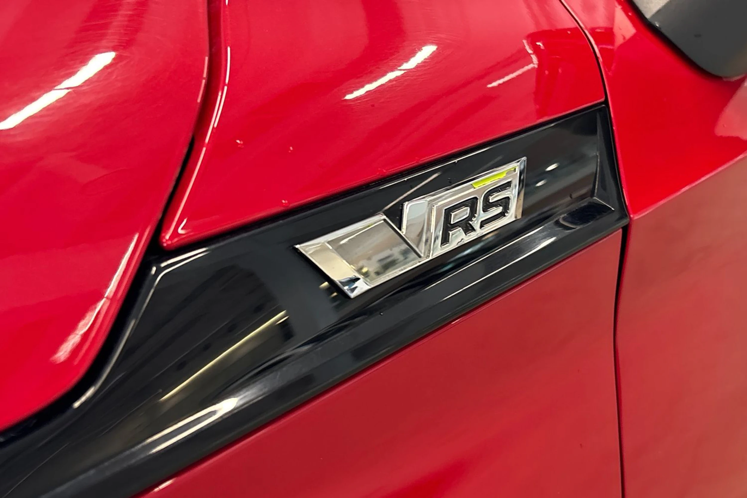 punainen Skoda Enyaq 2023 kuva 9.