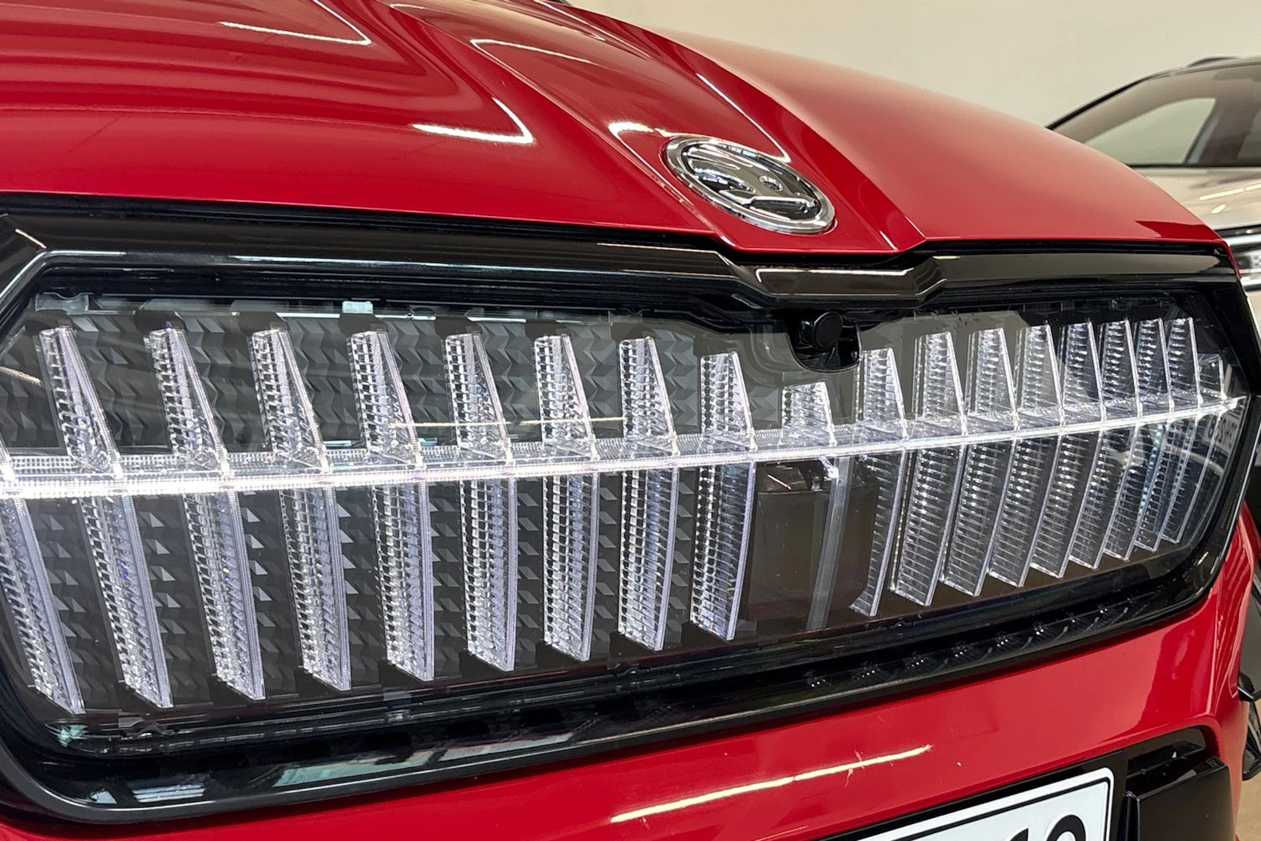 punainen Skoda Enyaq 2023 kuva 14.