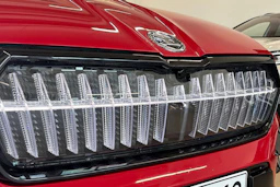 punainen Skoda Enyaq 2023 kuva 14.