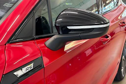 punainen Skoda Enyaq 2023 kuva 17.