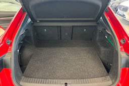 punainen Skoda Enyaq 2023 kuva 18.