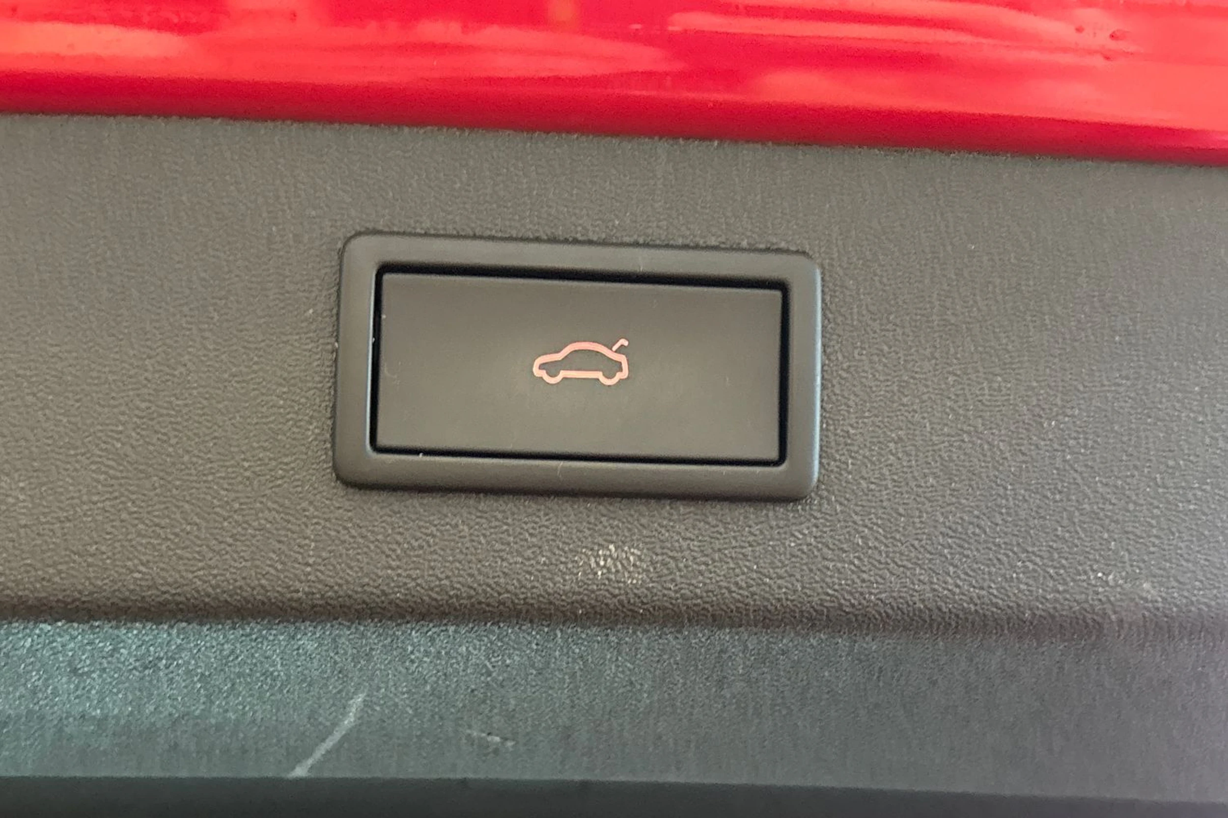 punainen Skoda Enyaq 2023 kuva 19.