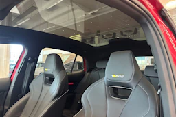 punainen Skoda Enyaq 2023 kuva 21.