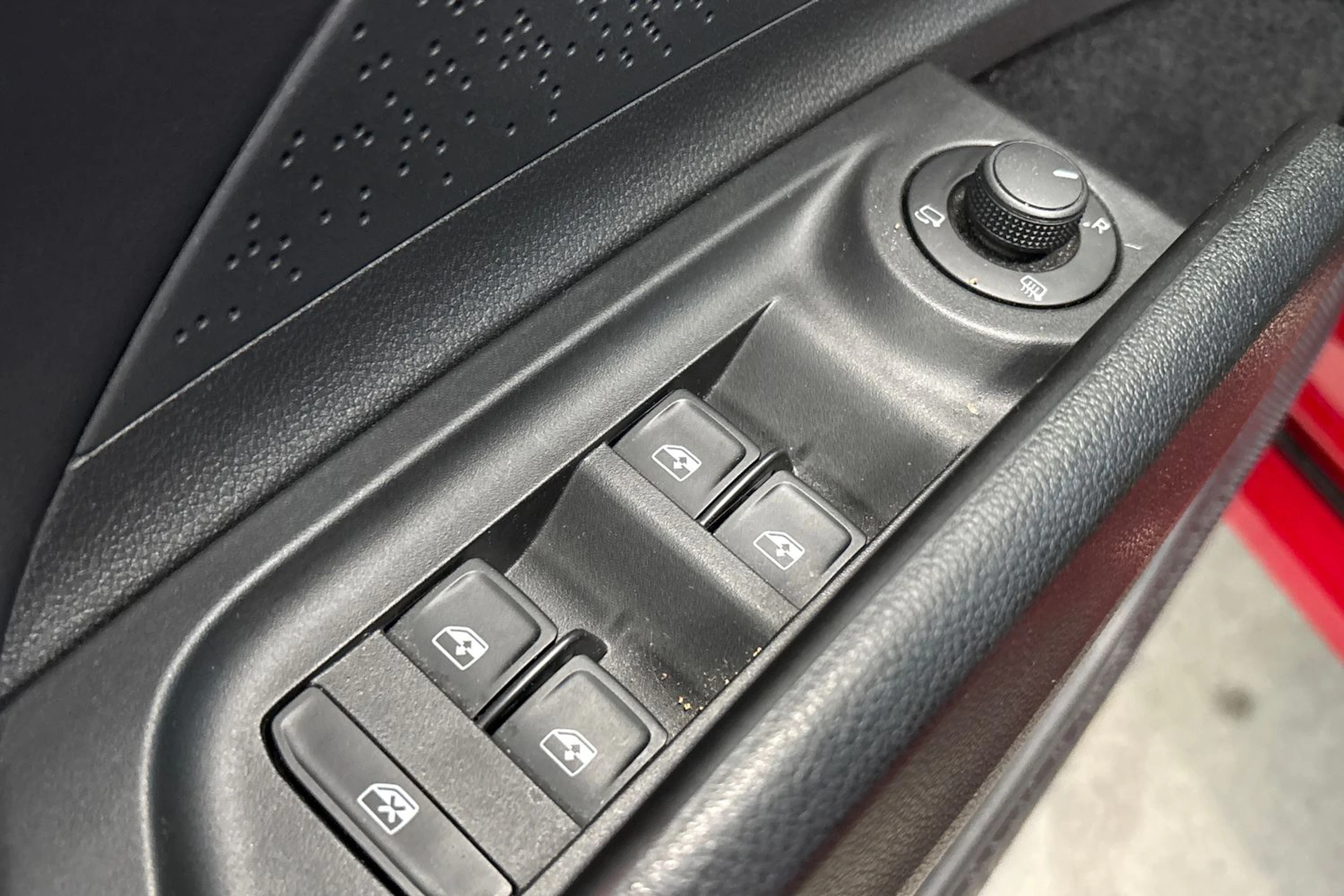 punainen Skoda Enyaq 2023 kuva 23.