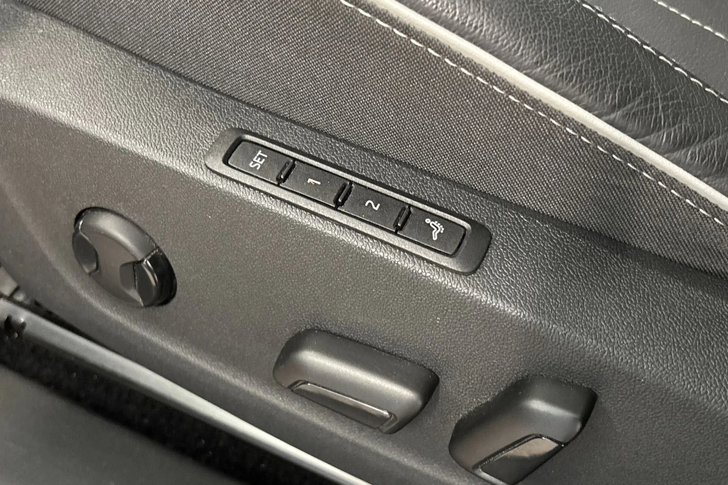 punainen Skoda Enyaq 2023 kuva 24.