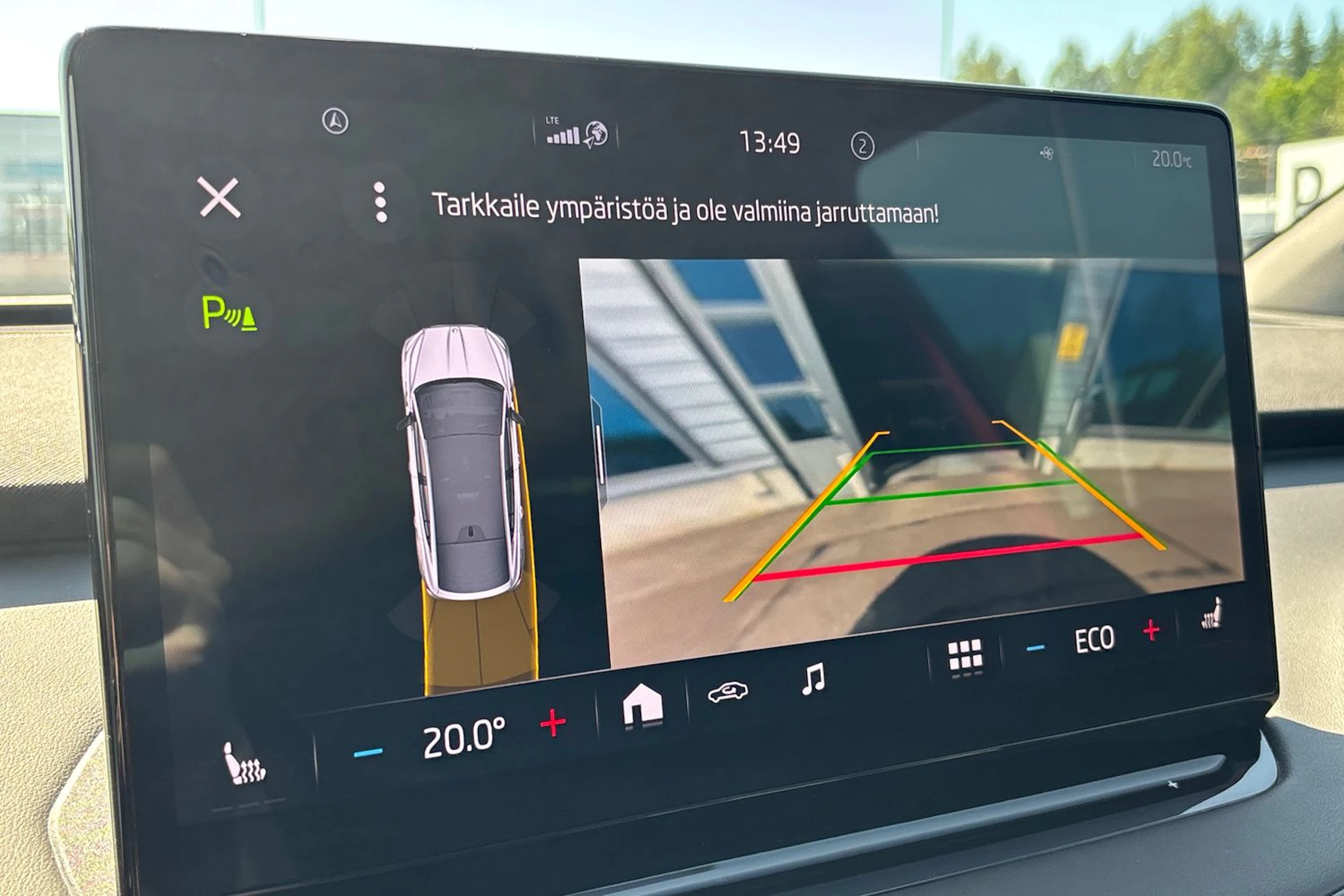 punainen Skoda Enyaq 2023 kuva 26.