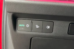punainen Skoda Enyaq 2023 kuva 27.