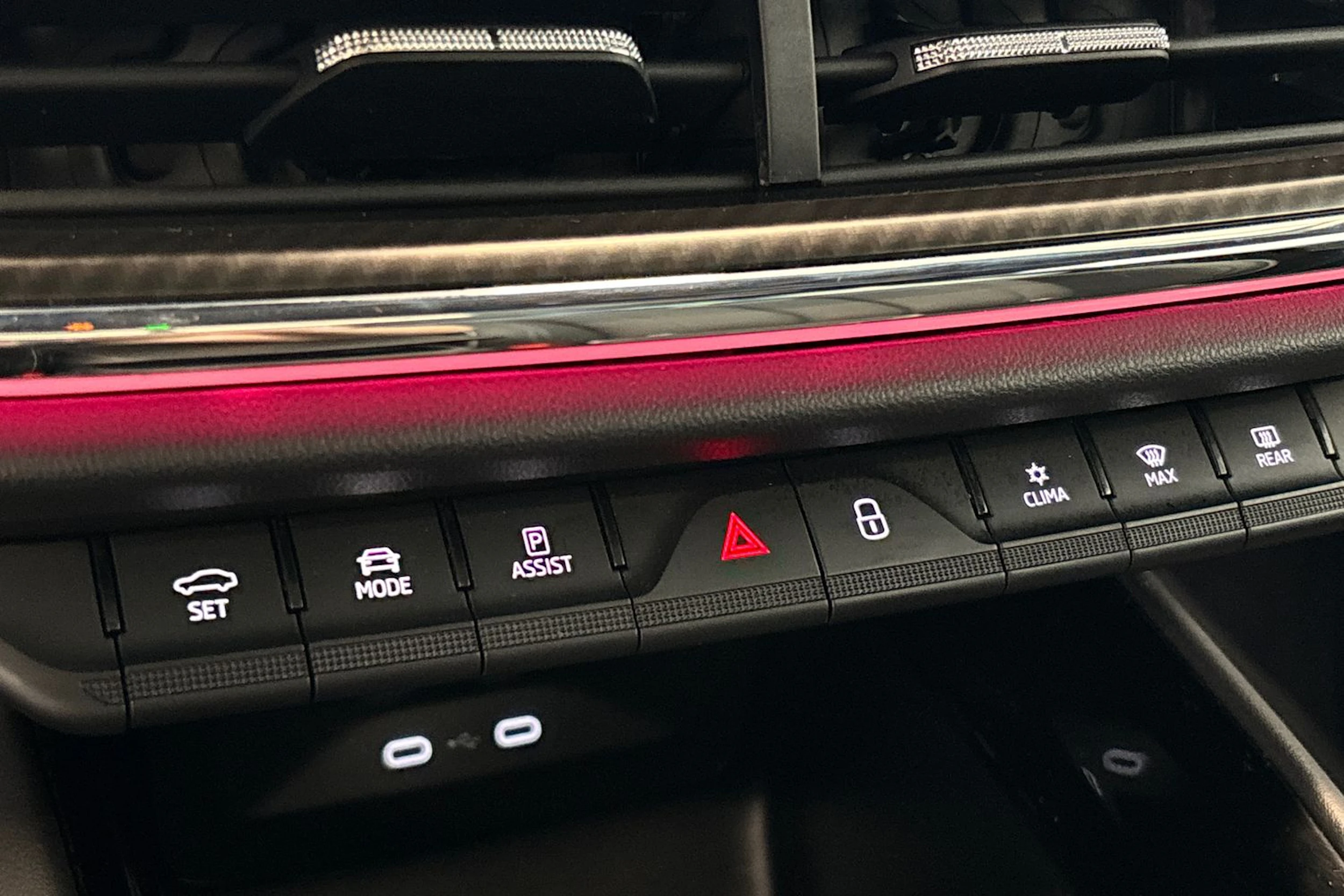 punainen Skoda Enyaq 2023 kuva 34.