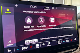 punainen Skoda Enyaq 2023 kuva 39.