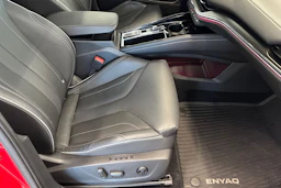 punainen Skoda Enyaq 2023 kuva 43.